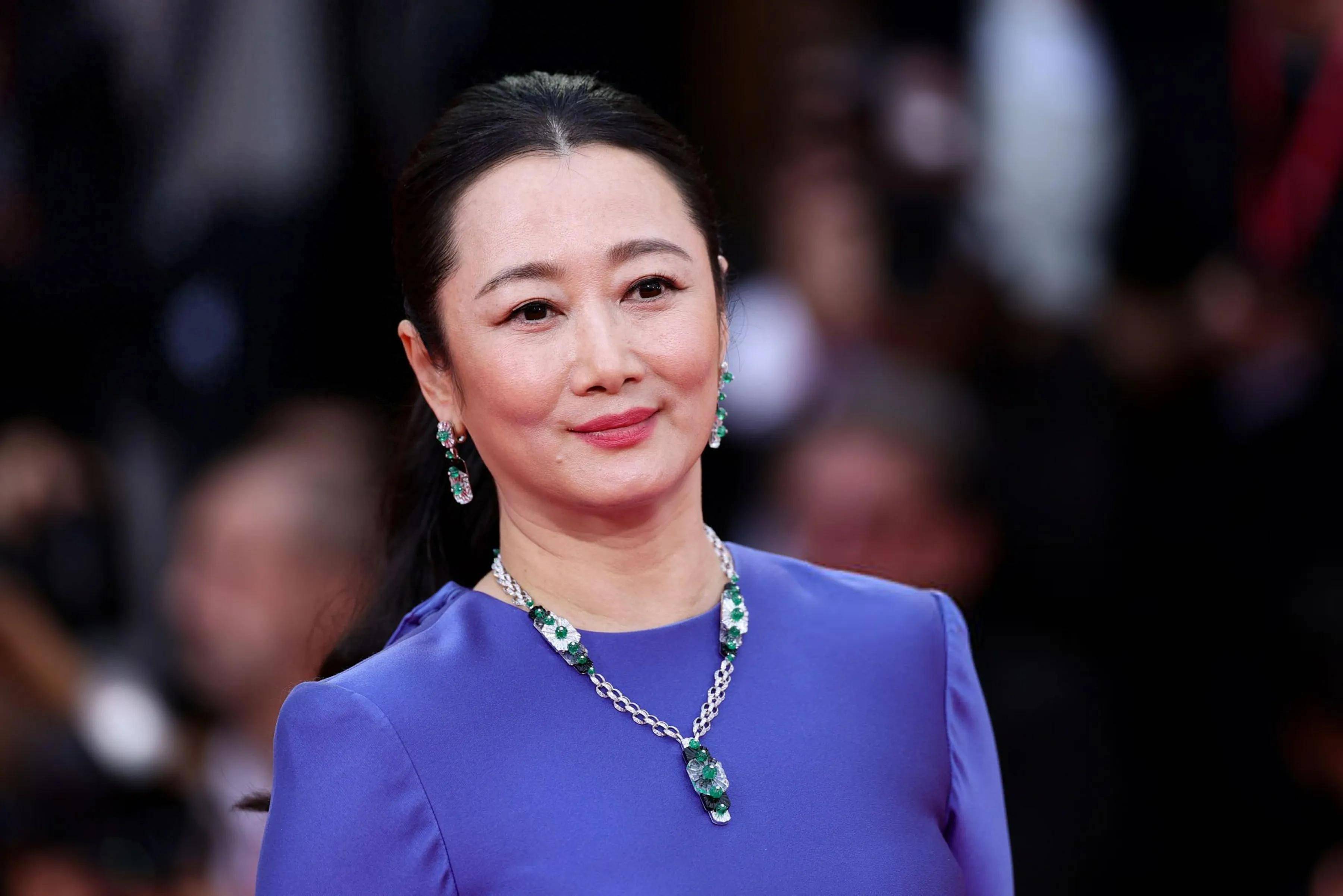 赵涛一袭紫裙闪耀威尼斯,她穿上拉夫劳伦了,贾樟柯媳妇变好看了