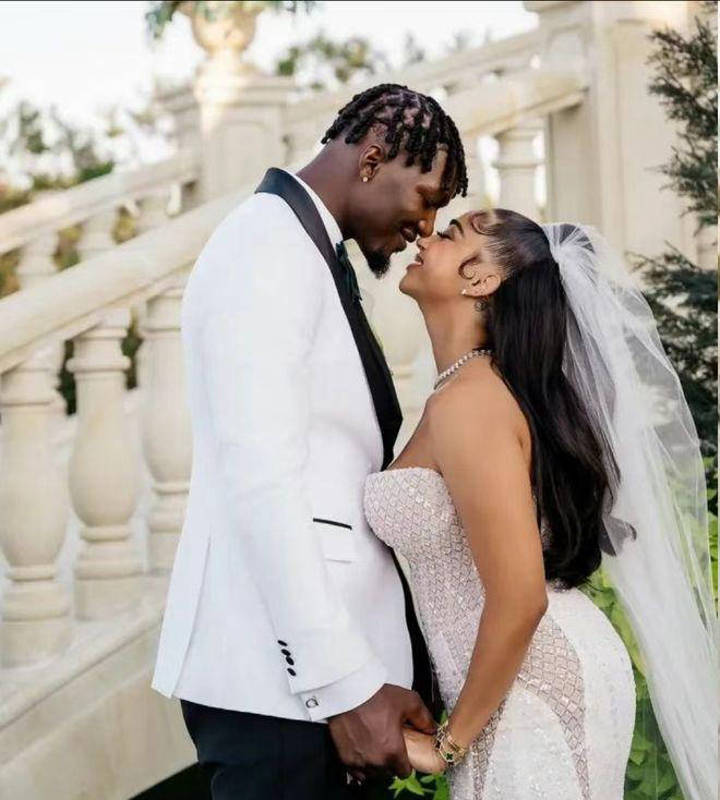 火箭新援史密斯11年爱情长跑,与妻子生育5子