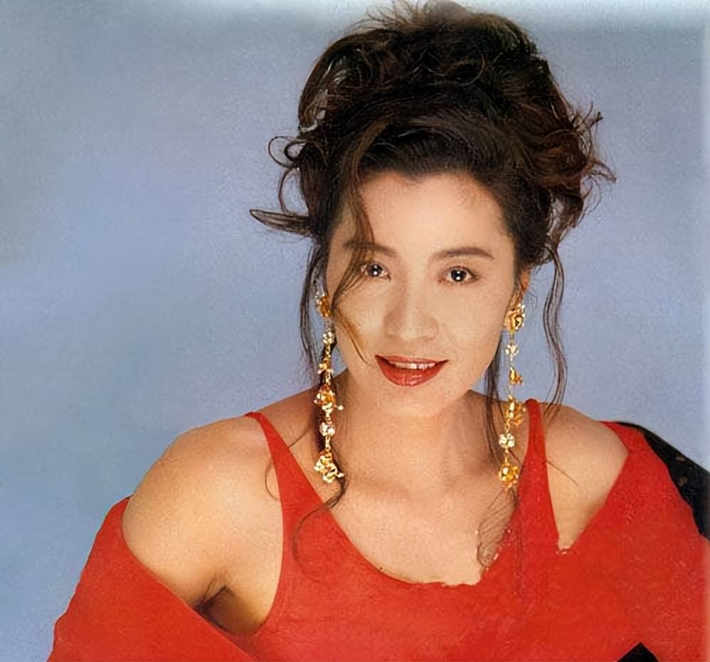 从选美冠军到功夫女星,再到国际影后,杨紫琼的成功证明了只要坚持梦想