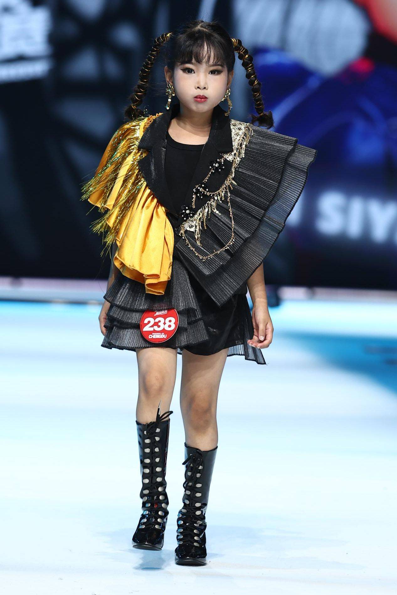 2025精英童模超级联赛全球形象大使李思瑶 荣获主题赛冠军