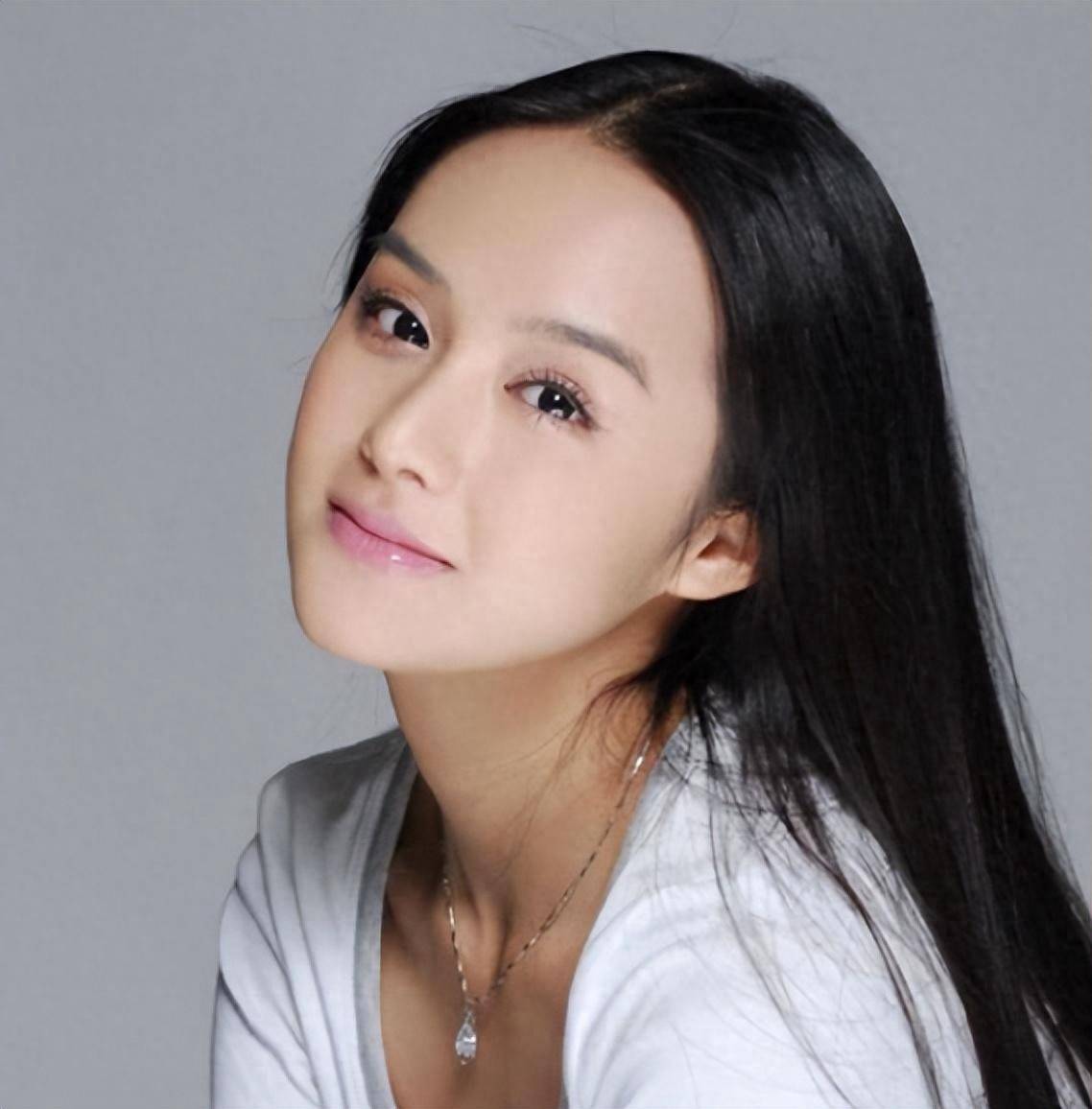 饶敏莉现状:和富大龙离婚,12年婚姻败给现实,今在国防大学任教