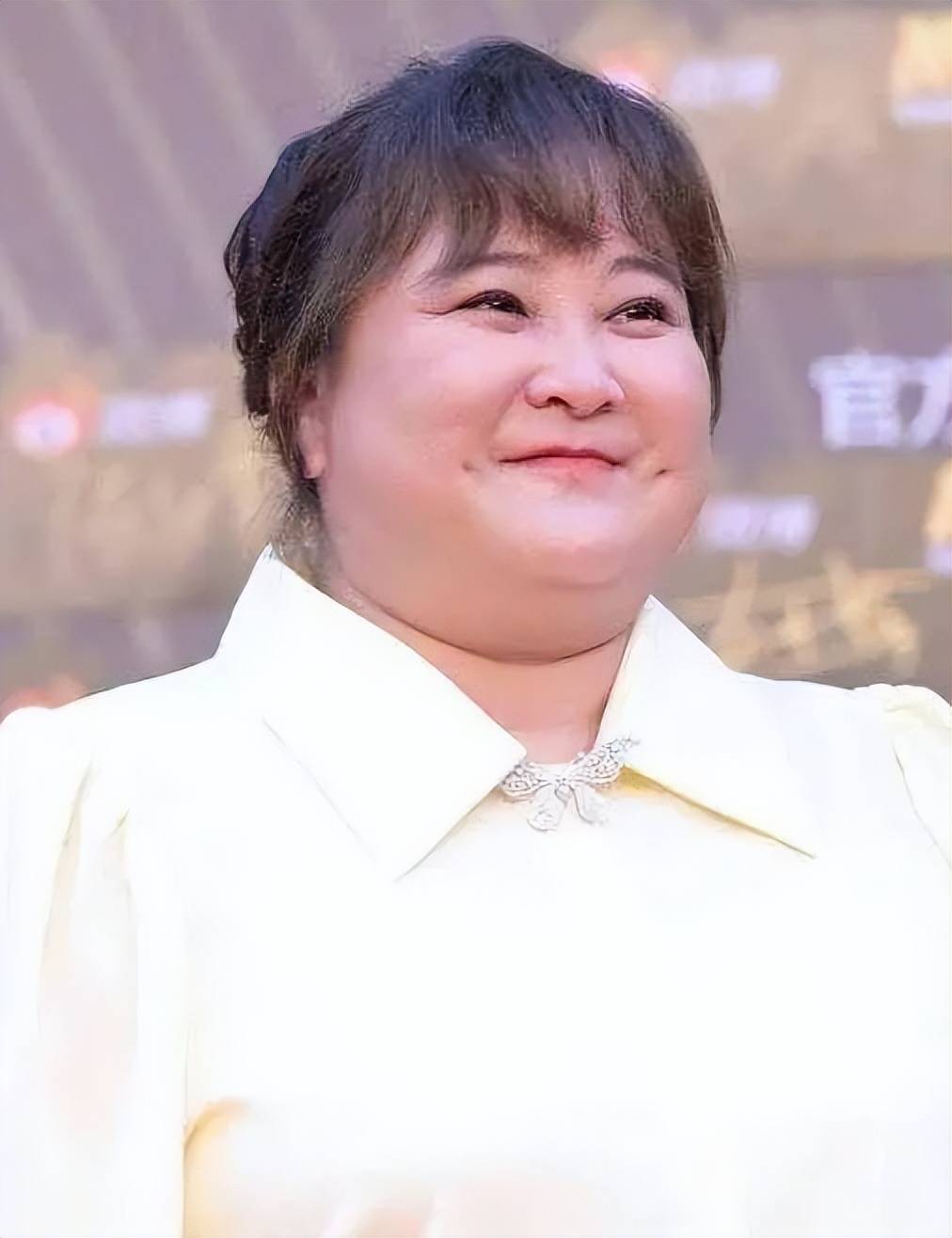 越不被看好,越是争气,时隔一年,贾玲再次让全世界刮目相看