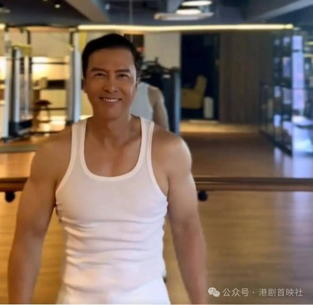 六旬男星大晒麒麟臂拳拳有力状态大勇,爆肌身材不输后生仔