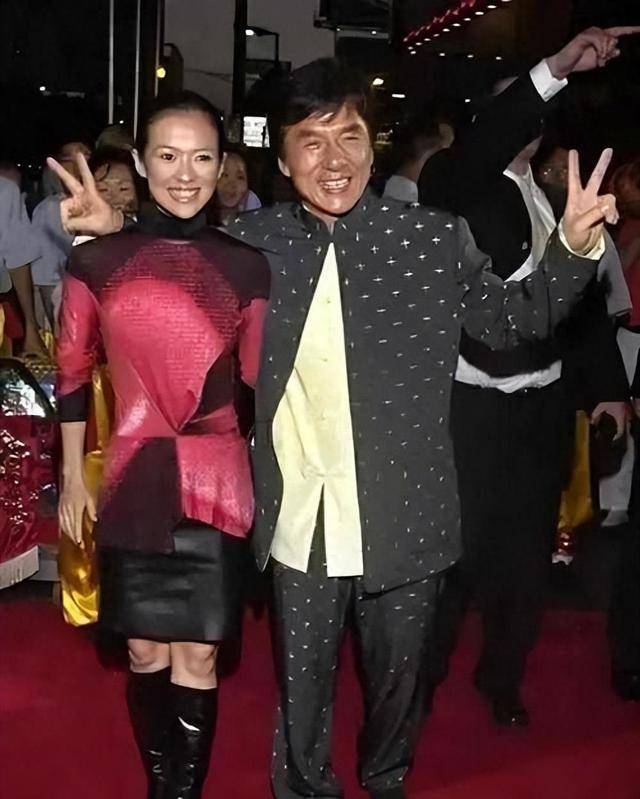 成龙灌章子怡的不是酒,而是整个娱乐圈的丑闻,他们是什么关系?