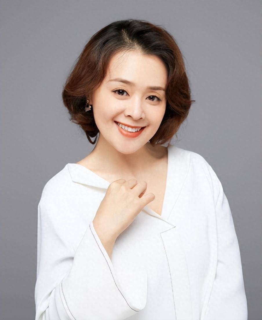 长得漂亮,演技好,清华教授等她9年才结婚,每月给10万零花钱