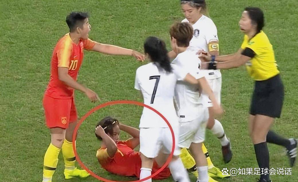 女超22场禁赛+66万罚款！球员推搡官员动手，女足也上演全武行？