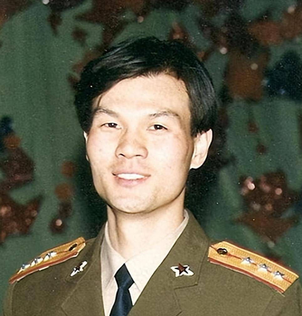 主持一哥李彬:提携柳岩,看不起郭德纲,57岁就被药物变成这样