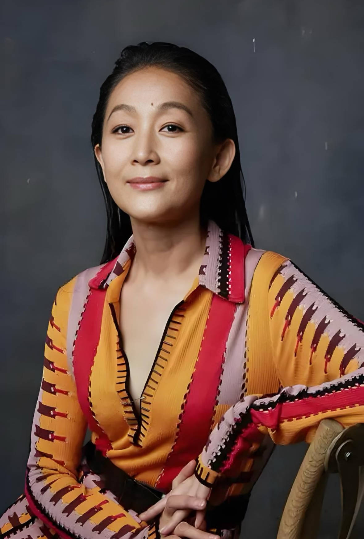 演员陈瑾吃穿不愁为何20年不吃米饭与哥哥相约一生不婚?