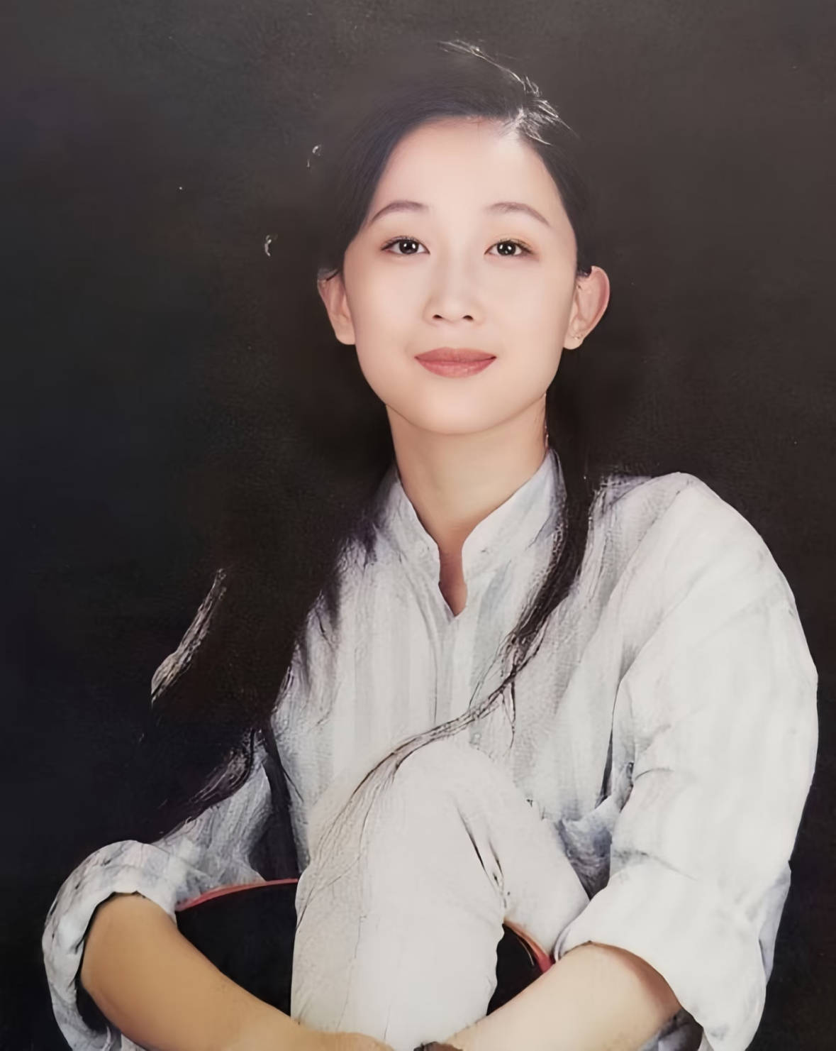 演员陈瑾吃穿不愁为何20年不吃米饭与哥哥相约一生不婚?