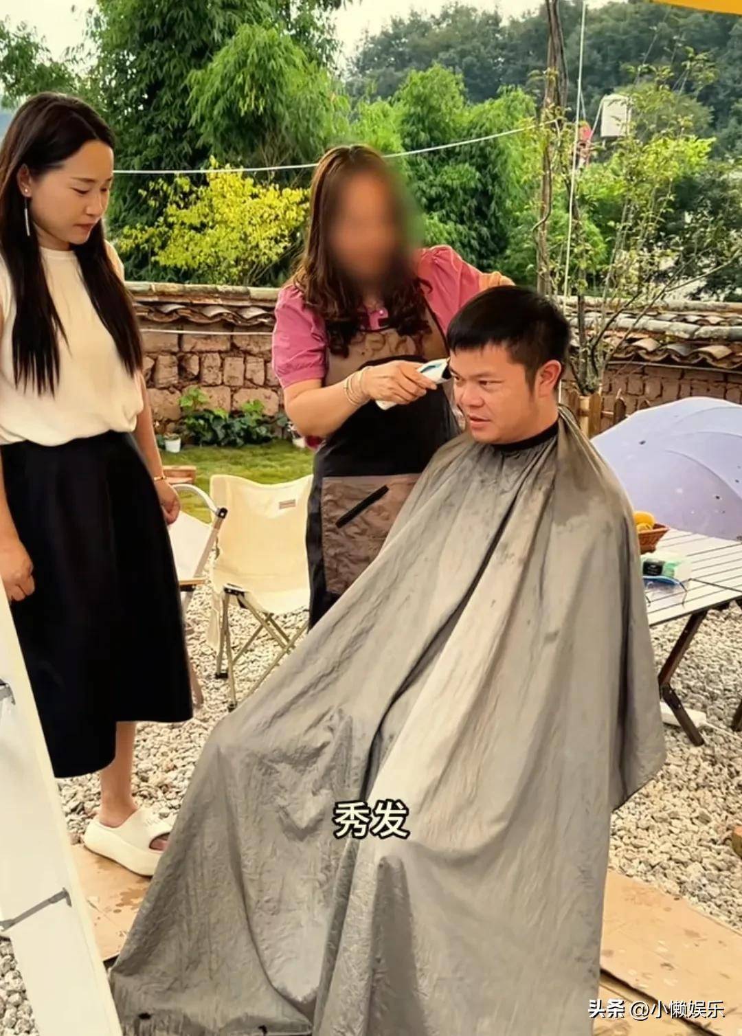 小凤请理发师进村理发高航向晗剪了个寂寞就金哥剪得最帅