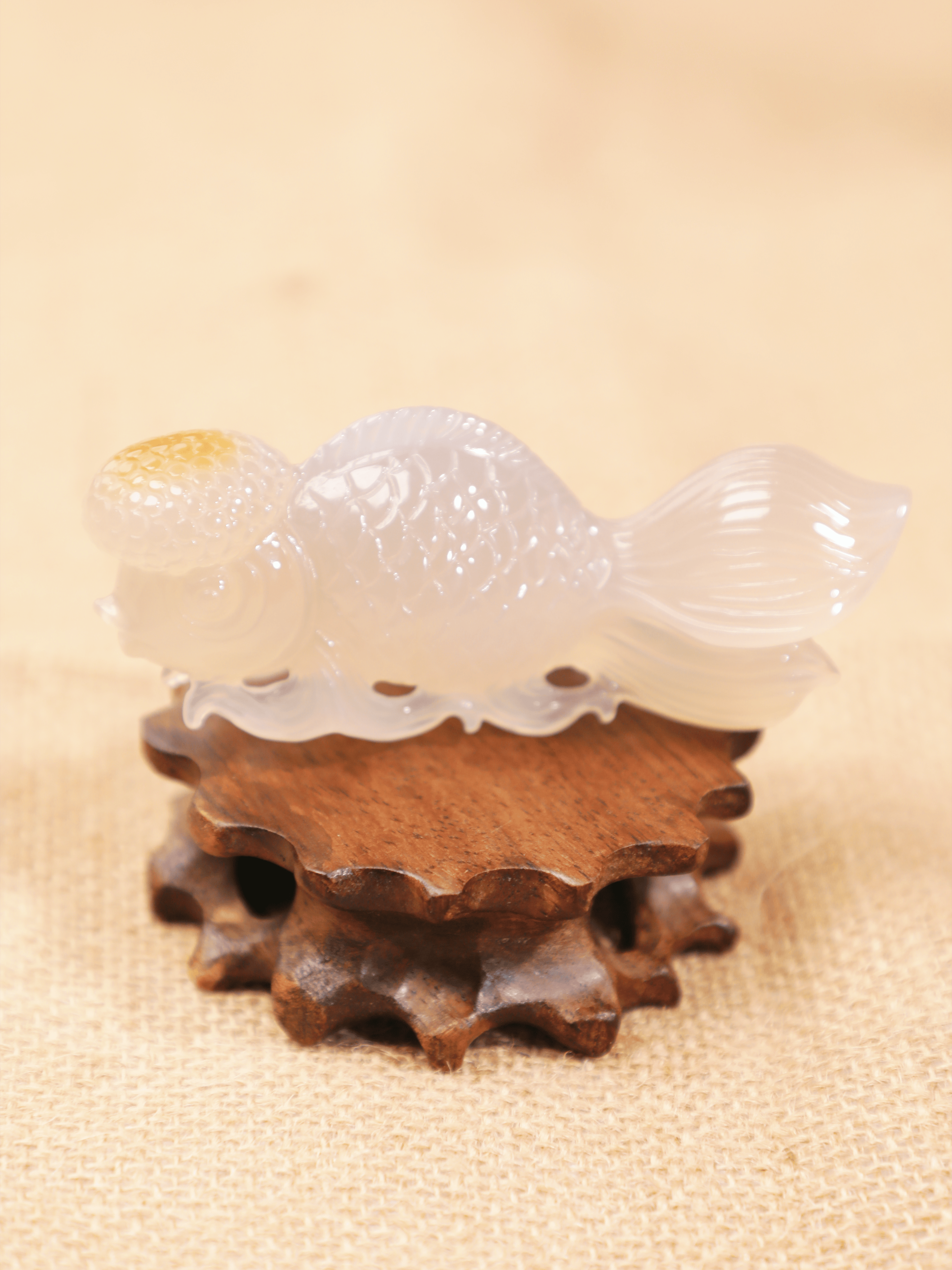 「美玉鉴藏」金鱼戏水：冰种玛瑙刻画金玉满堂的美好期许