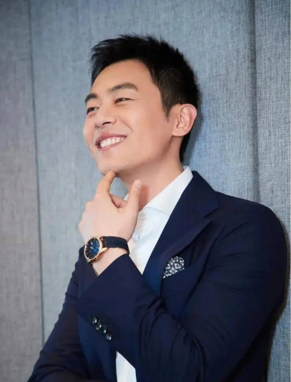 九年情断朱亚文,低调嫁富商育爱子,36岁她绽放幸福光芒