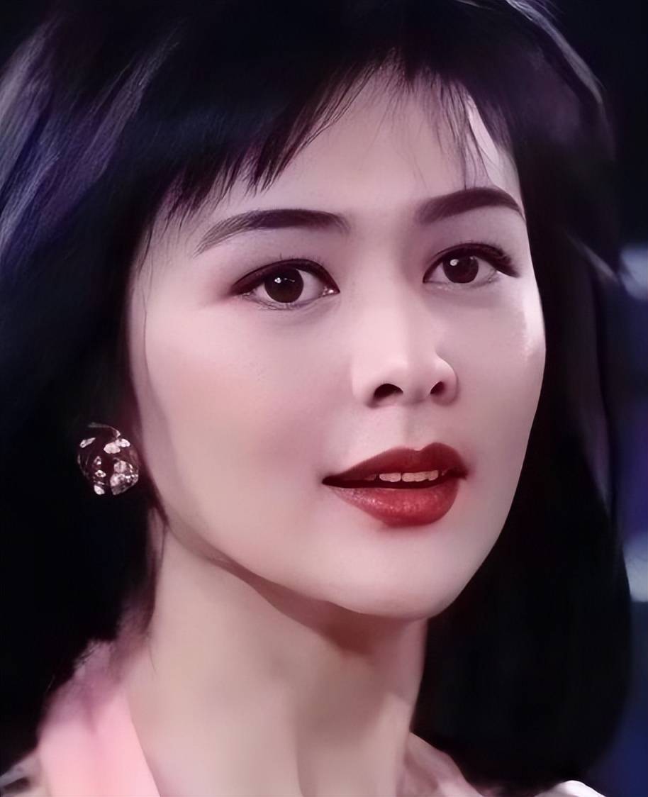 住着上亿豪宅,却无儿无女靠弟弟养老,62岁的关之琳后悔了吗?