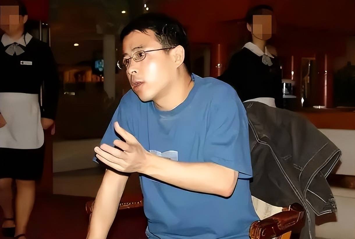 "天狂有雨,人狂有祸"这句古训,在央视前主持人阿丘的人生轨迹中得到