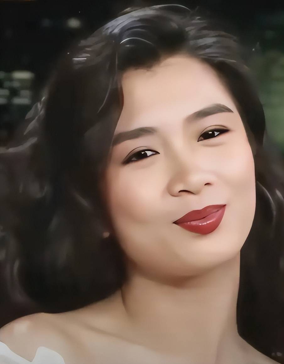 女演员吴家丽曾拒绝成龙,如今61岁胖到220斤