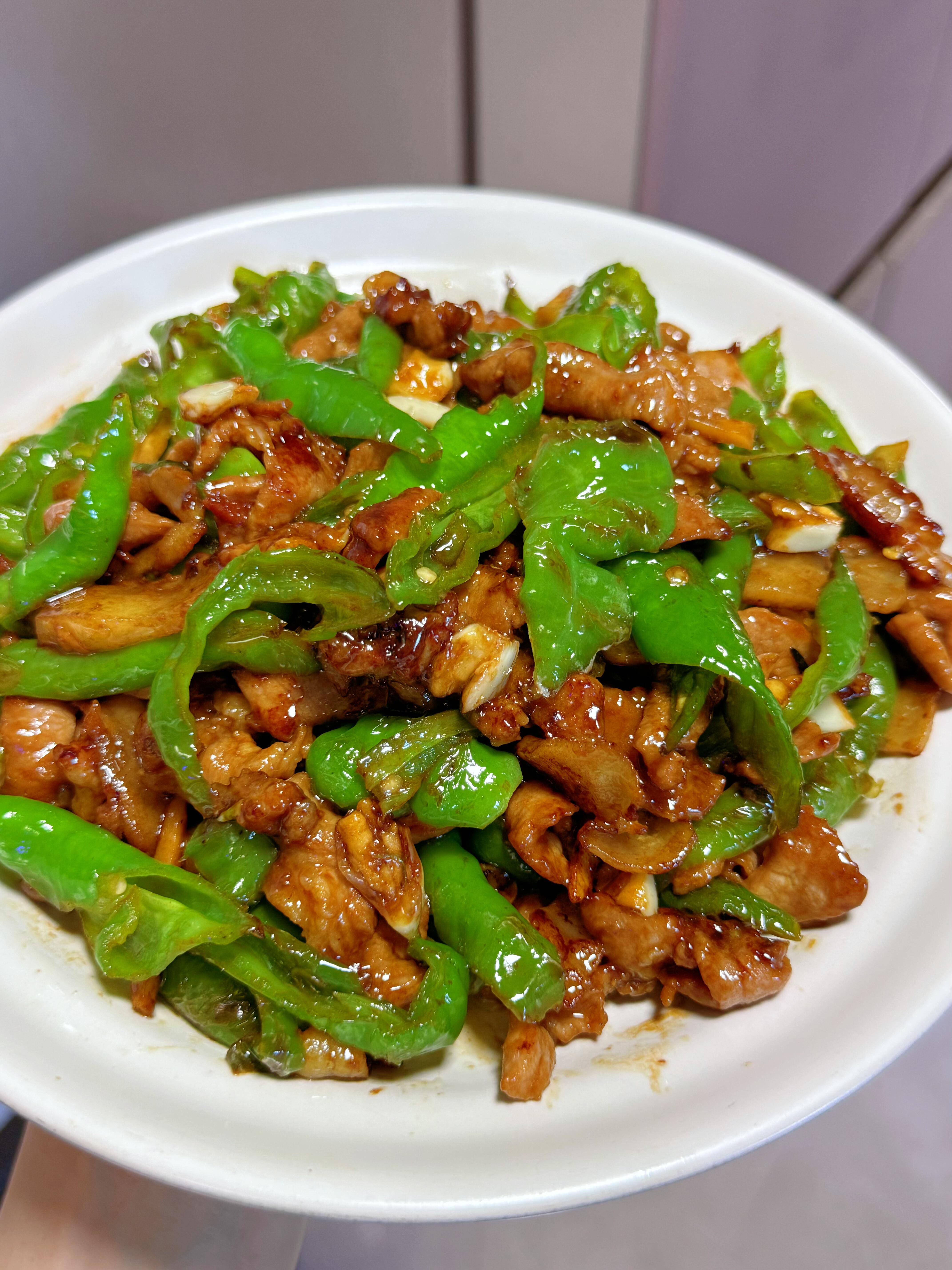 辣椒炒肉:米饭杀手的无敌家常美味