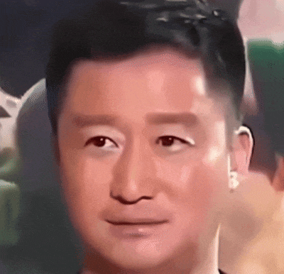 有人开始做吴京表情包,放大他摇头晃脑时宛如"喝大了"的魔性↓"我跳过