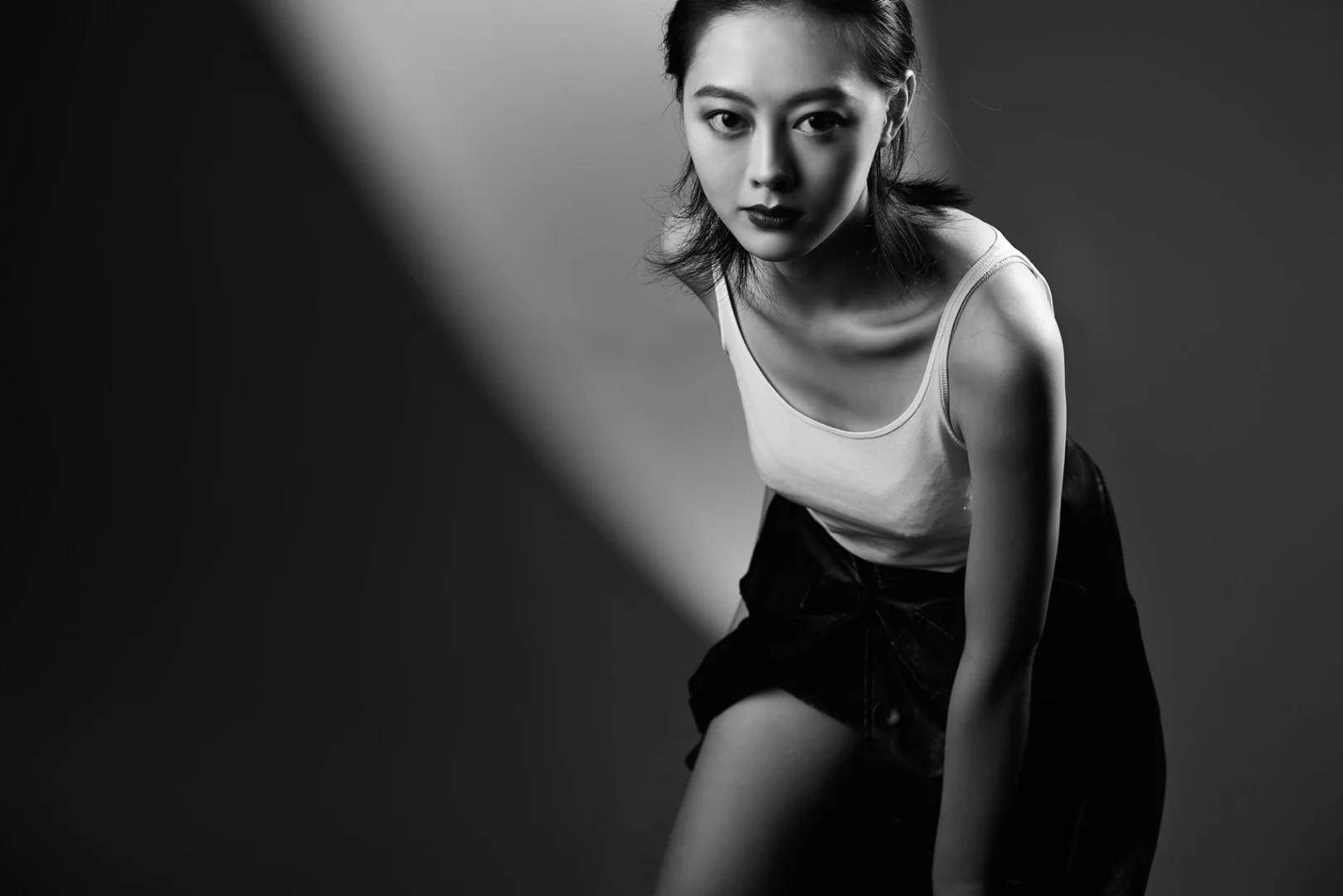 陈道明的女儿陈格,靠唱越剧大红大紫,现在35岁美的惊为天人