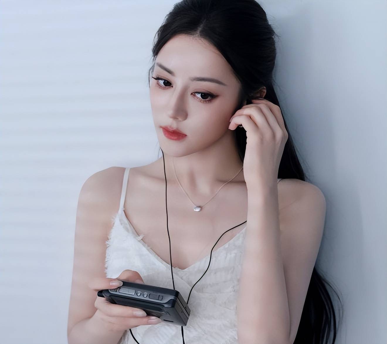 黄景瑜前妻喊话许凯!曝黄景瑜家暴还有"脏病",迪丽热巴也躺枪