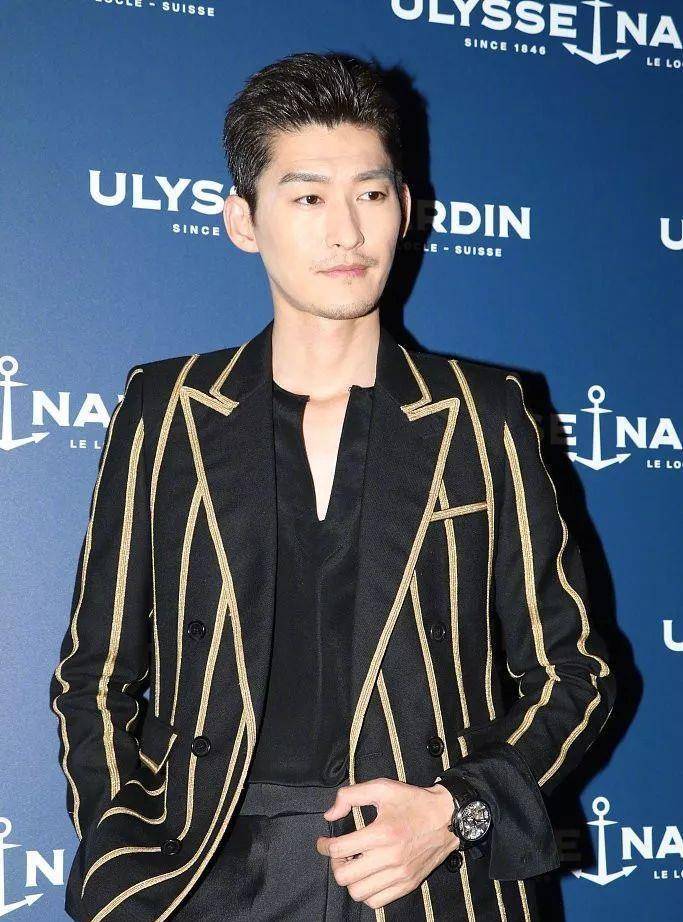 类似于"这个鱼塘我给你承包了"这种尴尬的台词他是没少说