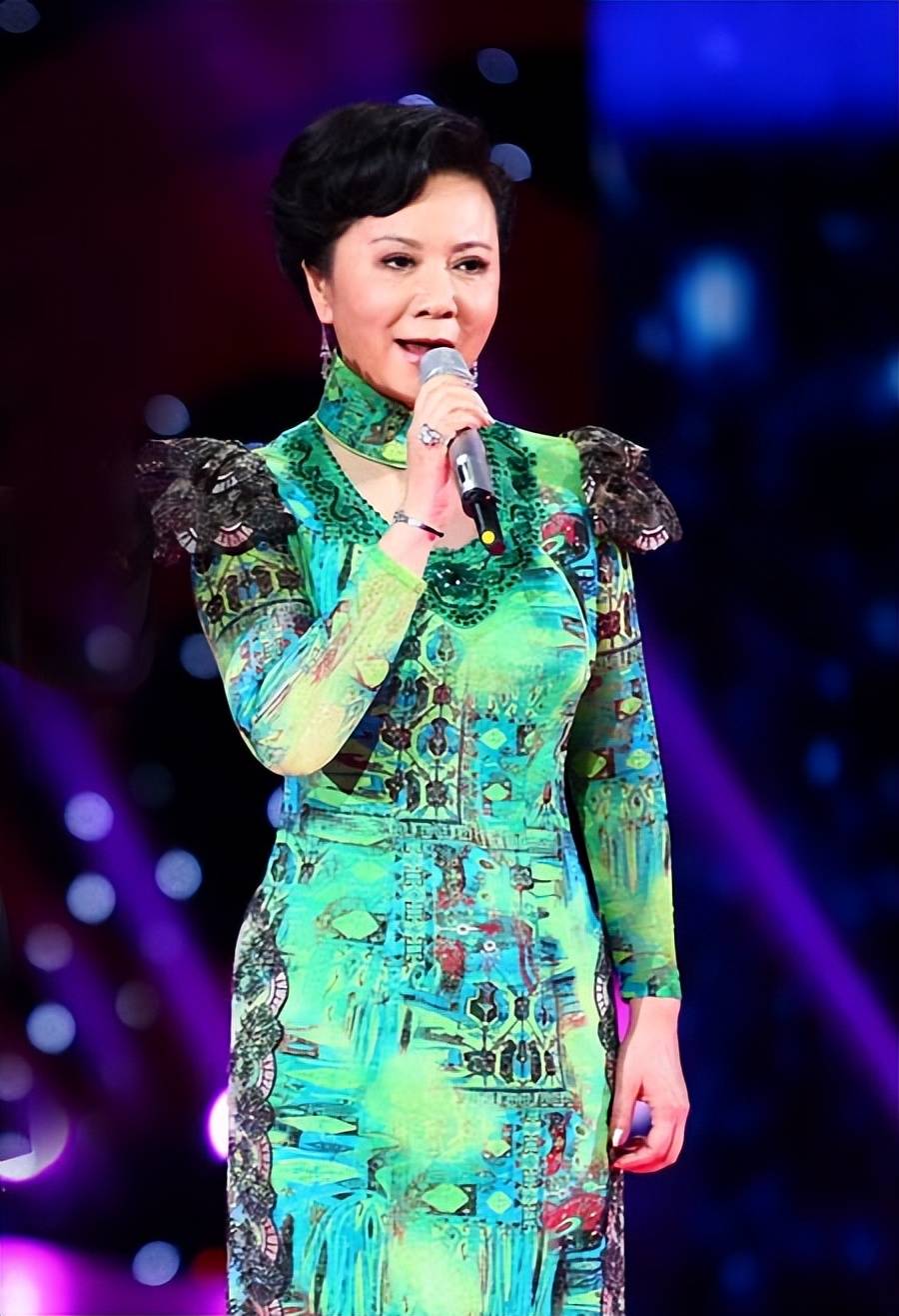 在央视春晚这个璀璨的舞台上,蔡明和郭达留下了无数脍炙人口的经典