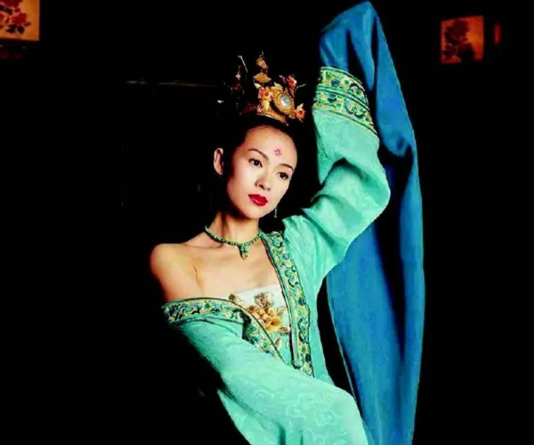 章子怡18岁时有多美?大学旧照曝光,这才是真正的"玉女掌门人"