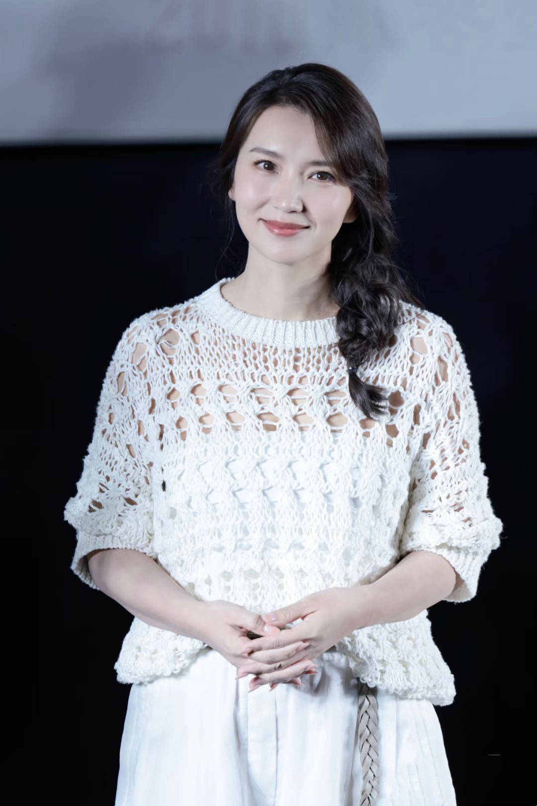 陈好同框37岁王晓晨一个松弛一个娇羞仪态真比长相重要