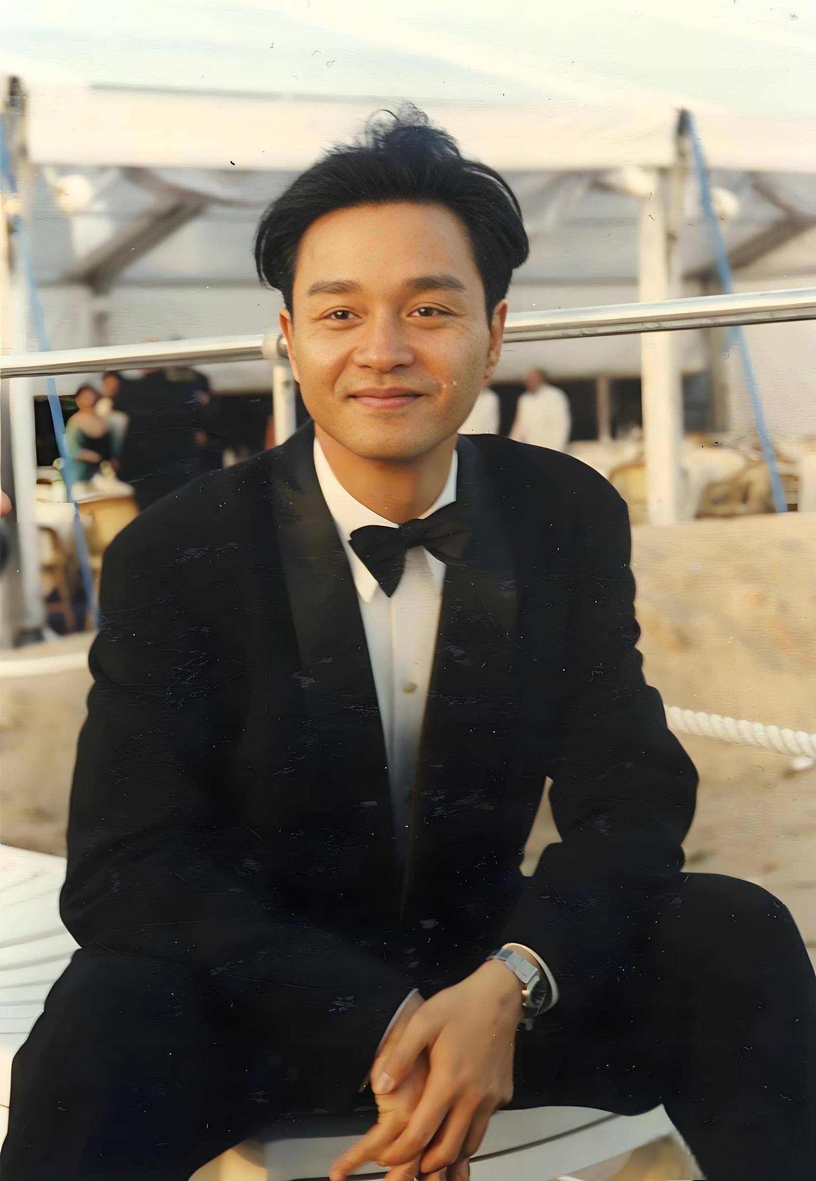 张国荣:风华绝代的背影与22年的思念