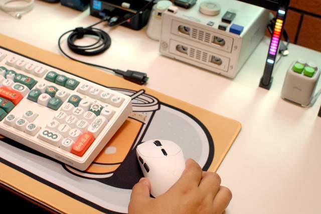 雷柏VT1/VT1 MAX原生双8K游戏鼠标:中小手玩家的次世代“神兵”