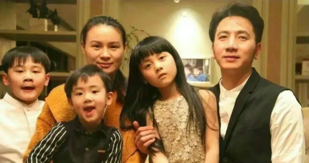 林生斌:二婚生女后远赴澳洲,曾携妻子回国祭拜前妻