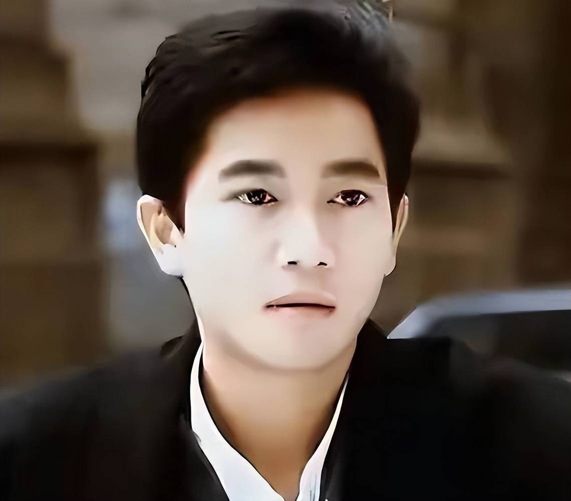 何超琼应该很感慨,何超莲能够自由选择爱人,她而却渴望不可求