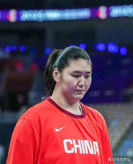 王治郅特训女篮内线：韩旭与张子宇技术全面提升