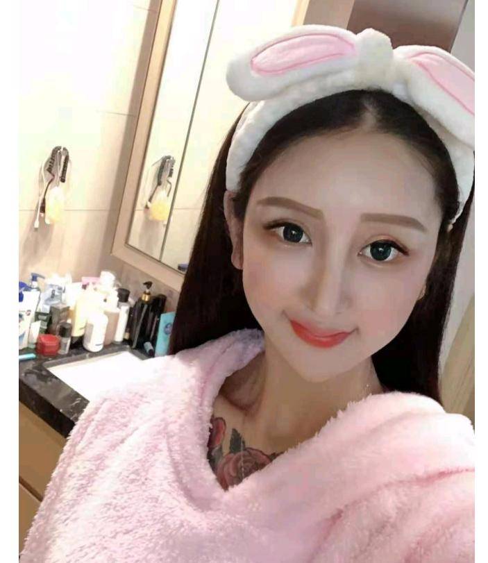 "整容上瘾"桃花宝宝:花费近百万动刀千次,整得连亲妈都不敢认