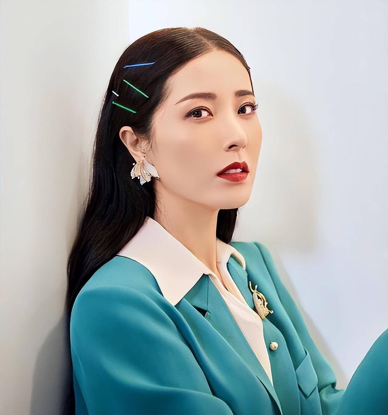 曾黎:中戏最美女神,颜值和实力并存,却不争不抢保持佛系的态度