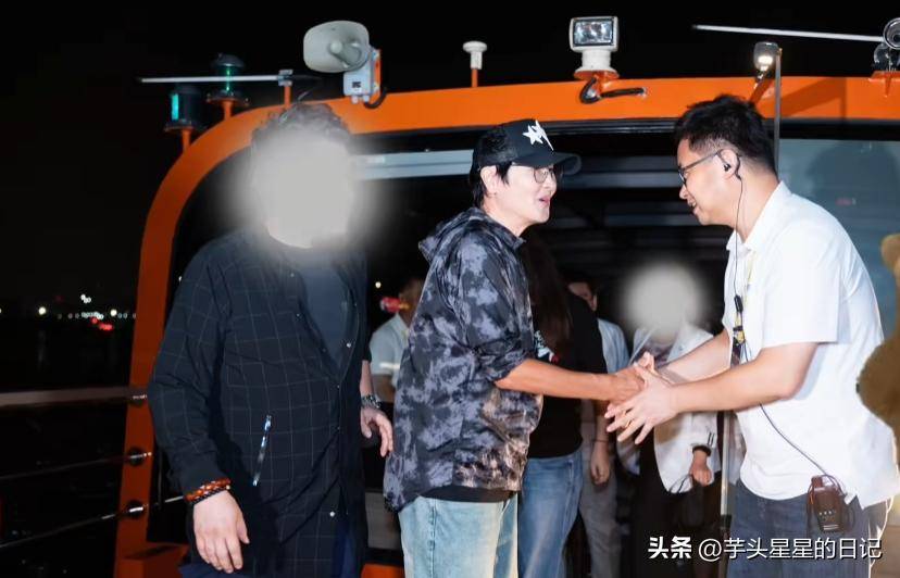 原创
            56岁孙楠现身郑州，瘦成皮包骨，脸白嫩细致主动和粉丝握手超亲切-祁梦博客