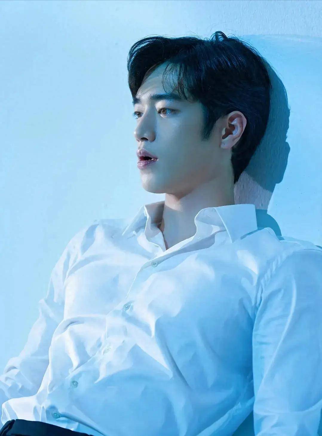 2020年徐康俊完成了《天气好的话,我会去找你》的拍摄后,终于还是逃