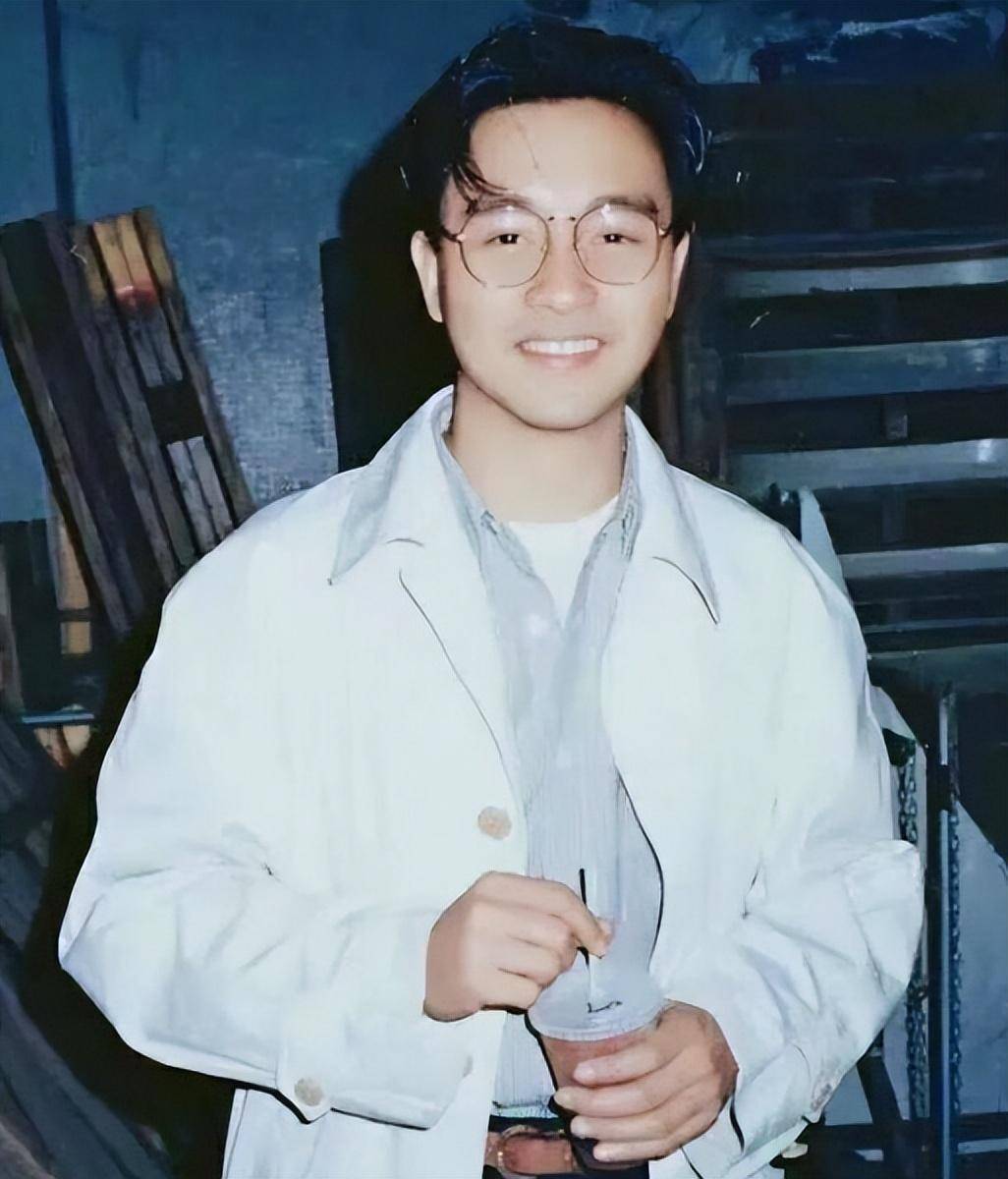 说到张国荣的感情史,那可真是一部