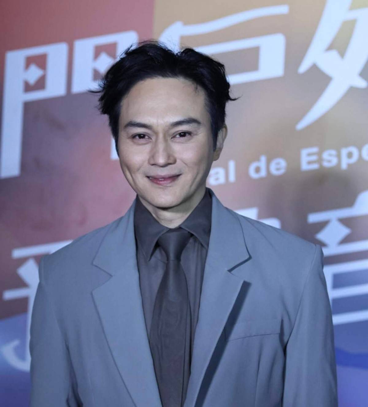 尽管身体状况亮起红灯,张智霖的工作行程依然排得满满当当