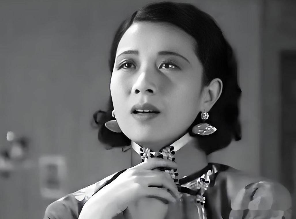 女主角被三个男人玩弄,为了这些无情的男人,不惜将自卖掉