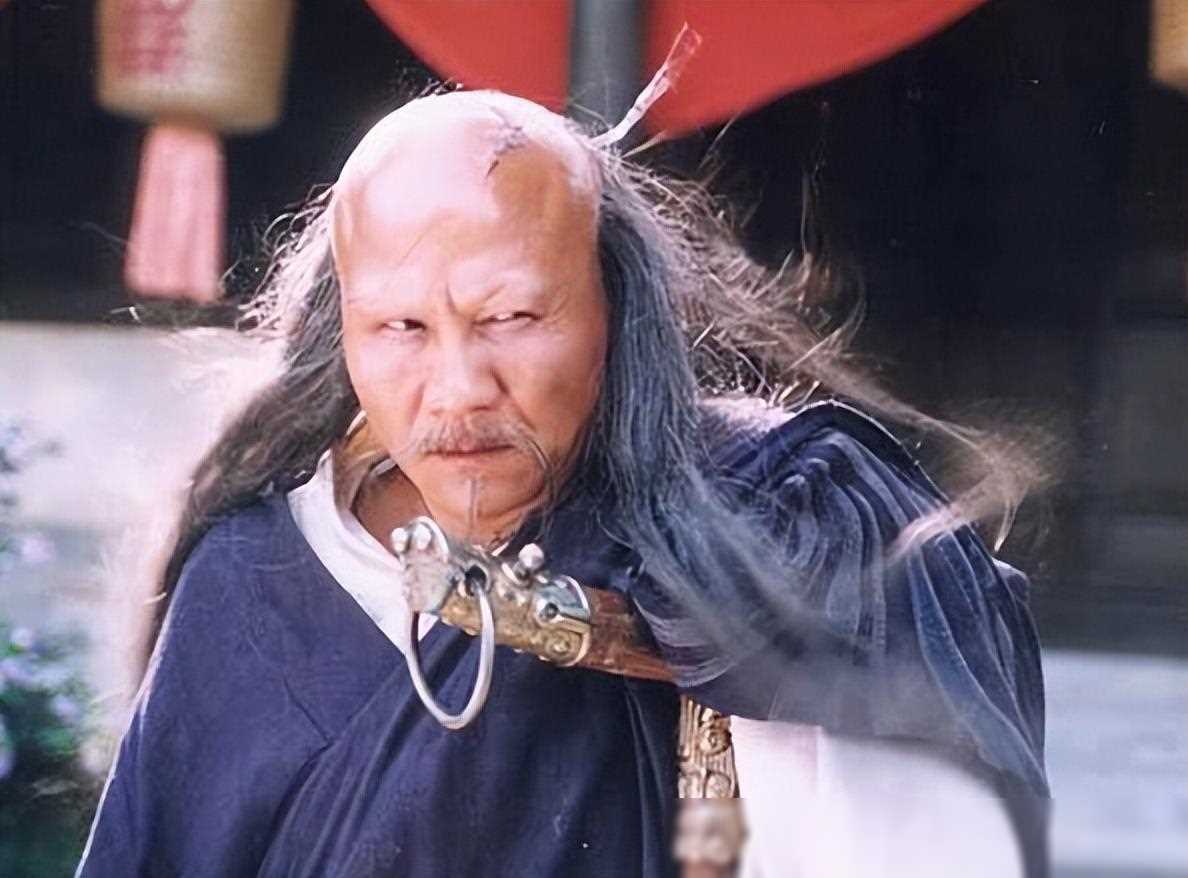 坏人,街头问路吓跑路人,爬山被警察带回派出所盘问