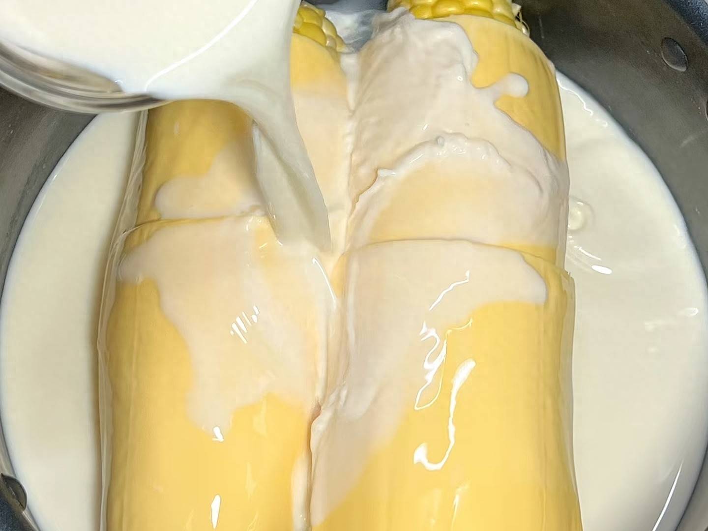 这种玉米奶奶酪非常了不起 - 味道，对吗？牛奶