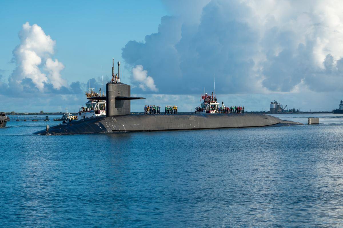 带154枚战斧潜入南海,美军核潜艇一上浮,就被中国商业卫星抓拍