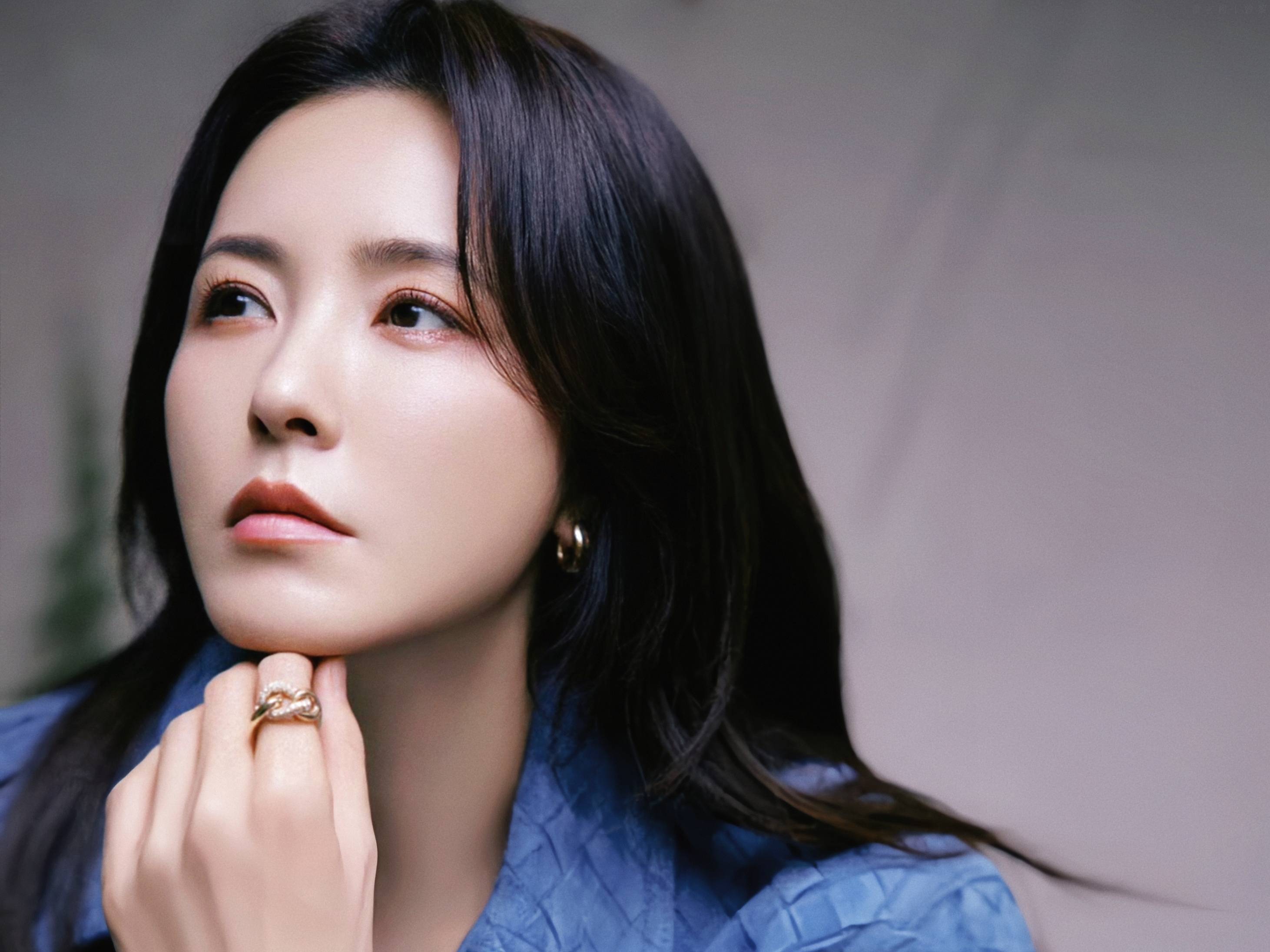 曾黎新书预告:四季如诗的生活,她能否成为文坛新星?