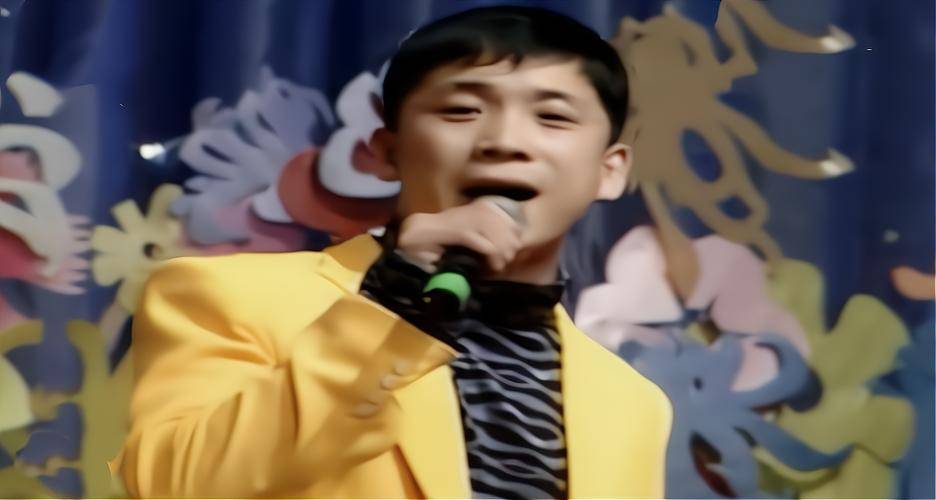 "放驴小子"于小飞:当红时转经商,娶小23岁娇妻,落魄后卖内衣