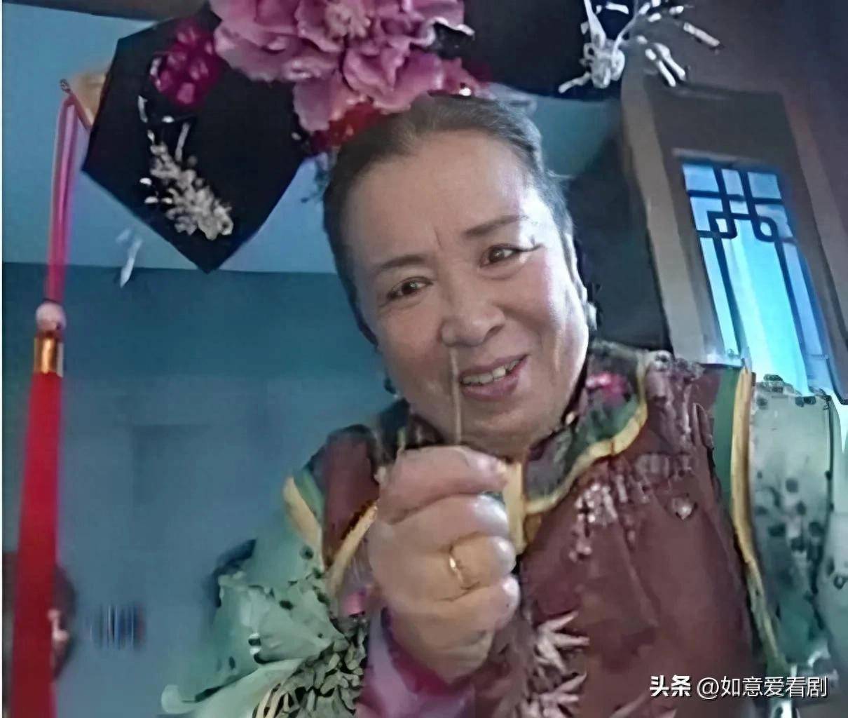 "容嬷嬷"李明启:因演坏人被砸鸡蛋背负骂名20年,现在她如何了