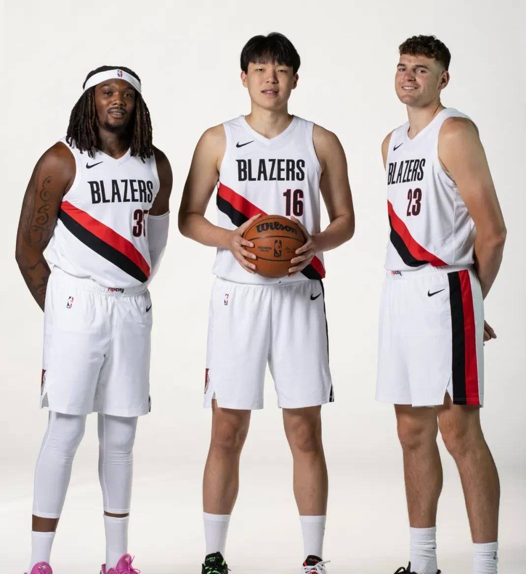 杨瀚森给机会不中用啊! 克林根21个篮板为他打样_波特兰开拓者杨瀚森首次主场亮相_杨瀚森与克林根对抗赛分析