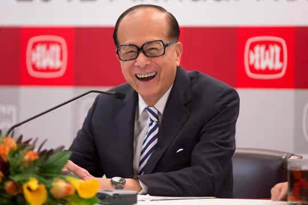 李嘉诚430亿买下的英国酒吧裁员，李嘉诚430亿买下的英国酒吧裁员是真的吗