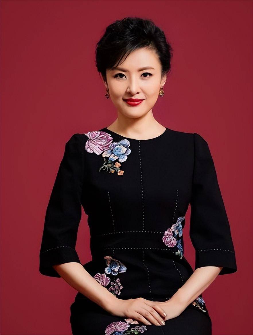 主持人周涛:结过一次婚,二婚嫁商人,完美的贤妻良母