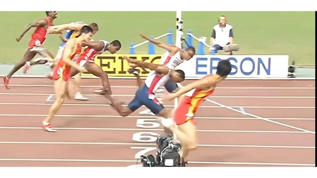 刘翔奥运夺冠,特拉梅尔再陪跑,多次银牌难圆金牌梦