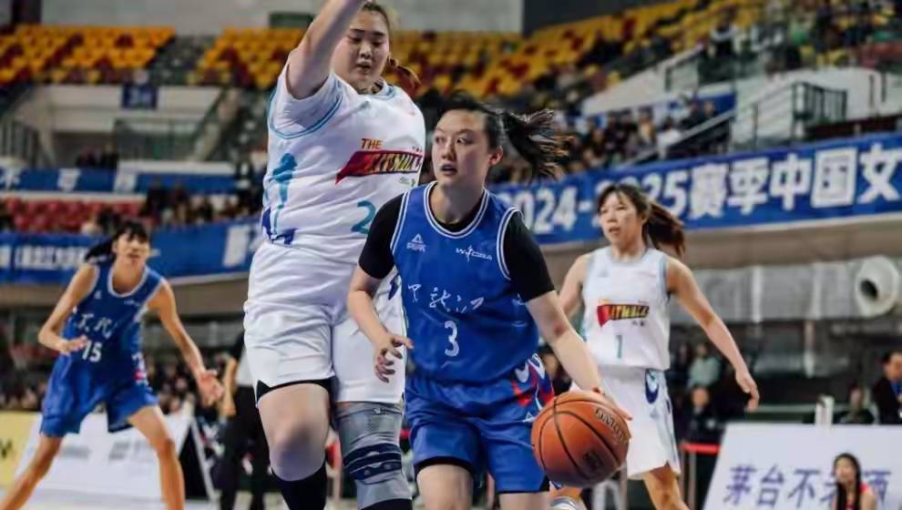 女中豪杰！中国女篮现神奇操作，全队上5名球员打满全场，还赢了